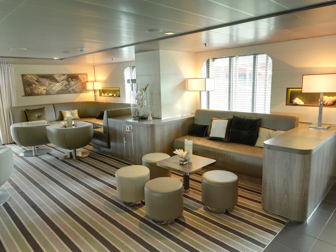 Ponant Le Boreal Interior Main Lounge 4 ©Ponant Mike Louagie