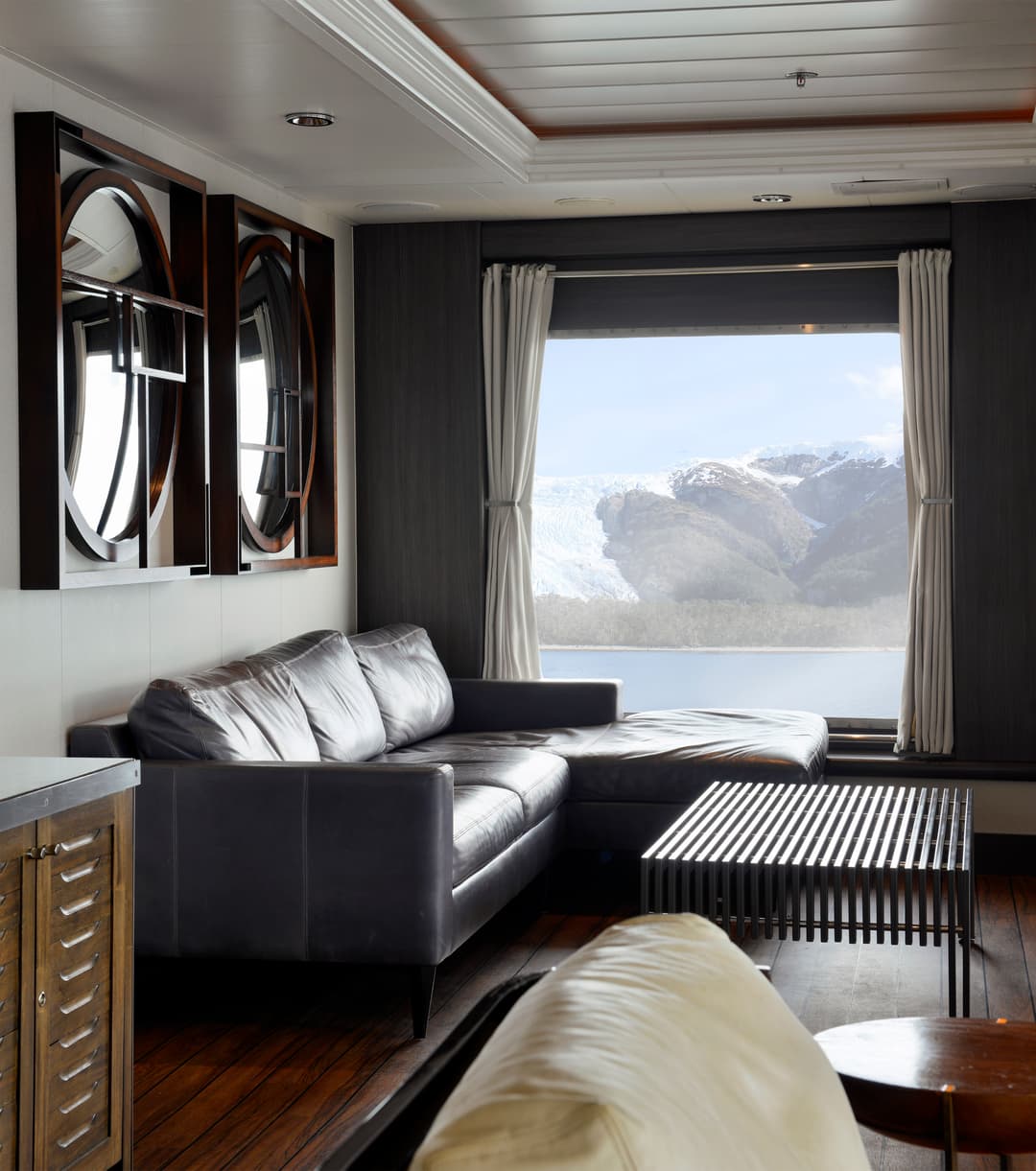 Australis Stella Australis Yamana Lounge 2