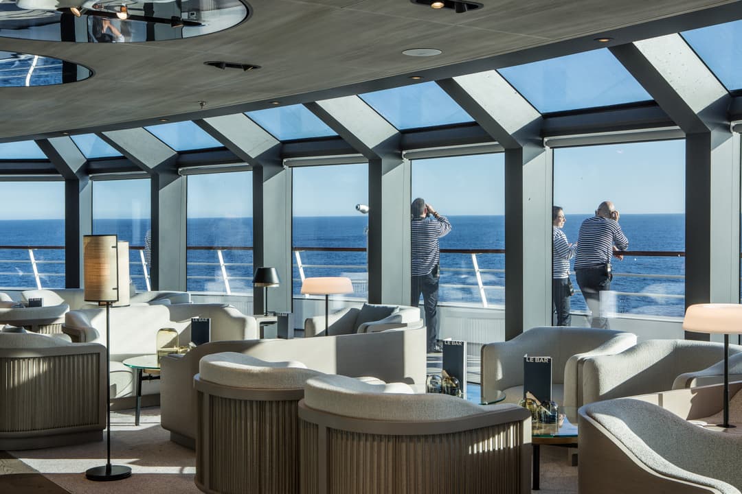 Le Commandant Charcot Observation Anori Lounge ©Ponant Gilles Trillard 0