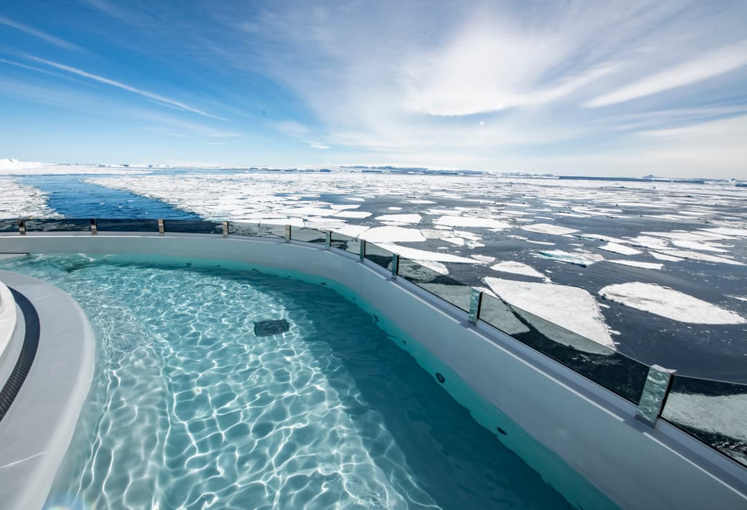 Le Commandant Charcot Pool Snow Hill ©Studio Ponant Olivier Blaud