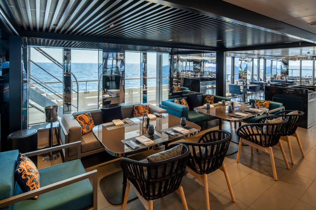 Scenic Se Yacht Club Interior 008