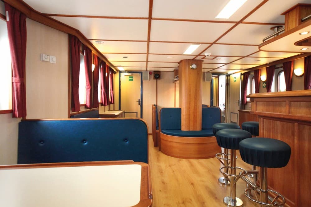 Oceanwide Expeditions sitting area_Rembrandt van Rijn_Monica Salmang.jpeg