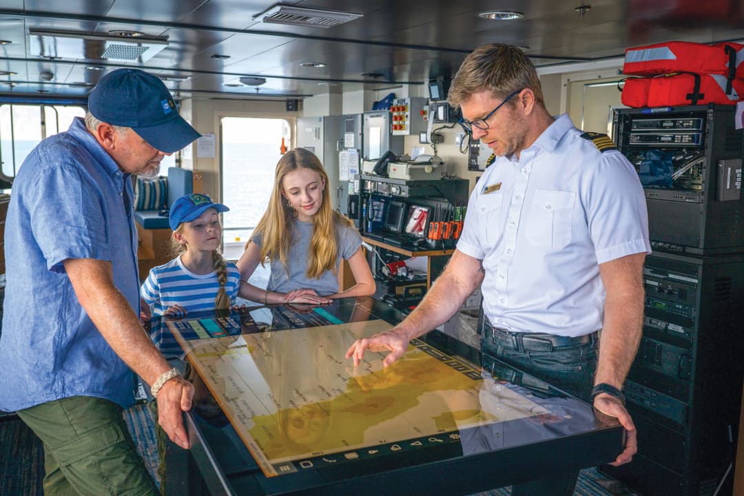 Ng Le National Geographic Venture Bridge ©Lindblad Expeditions David Vargas