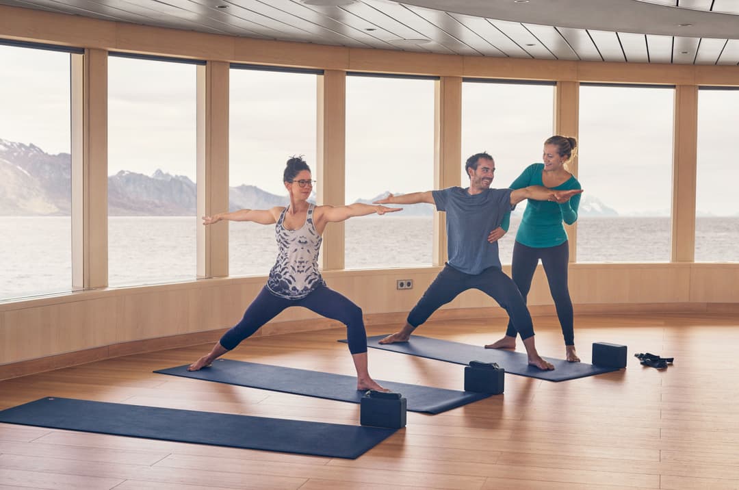 Ng Le Ng Endurance Ng Resolution Yoga ©Lindblad Expeditions Olivind Haug2