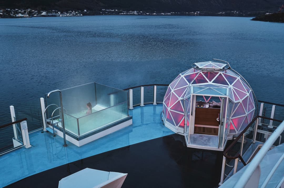Ng Le Ng Endurance Ng Resolution Igloo And Infinity Edge Pool ©Lindblad Expeditions Olivind Haug