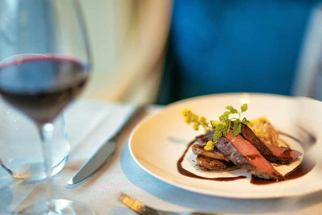 Ng Le Ng Endurance Main Restaurant ©Lindblad Expeditions David Vargas 3