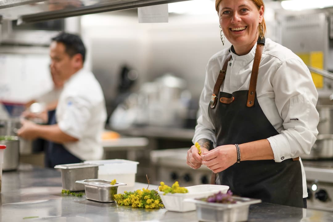 Ng Le Ng Endurance Main Restaurant ©Lindblad Expeditions David Vargas 2