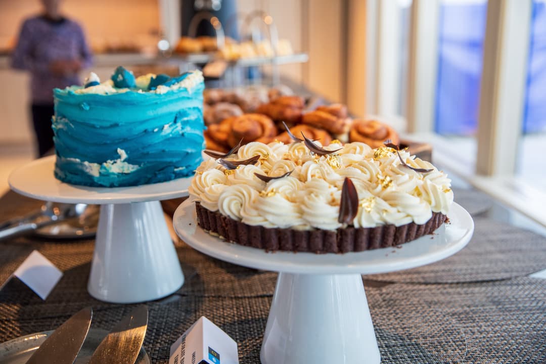 Ng Le Ng Endurance C. Greens Restaurant High Tea ©Lindblad Expeditions Nancy Ostertag 0