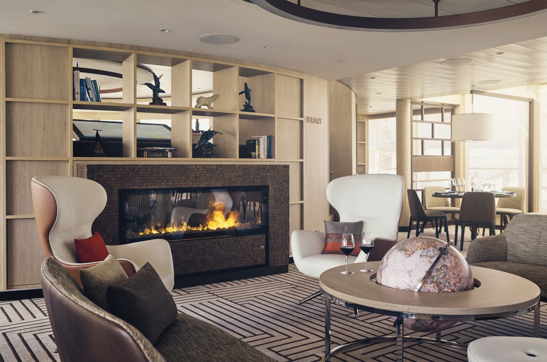 Ng Le Ng Endurance Ng Resolution Chart Lounge ©Lindblad Expeditions Olivind Haug