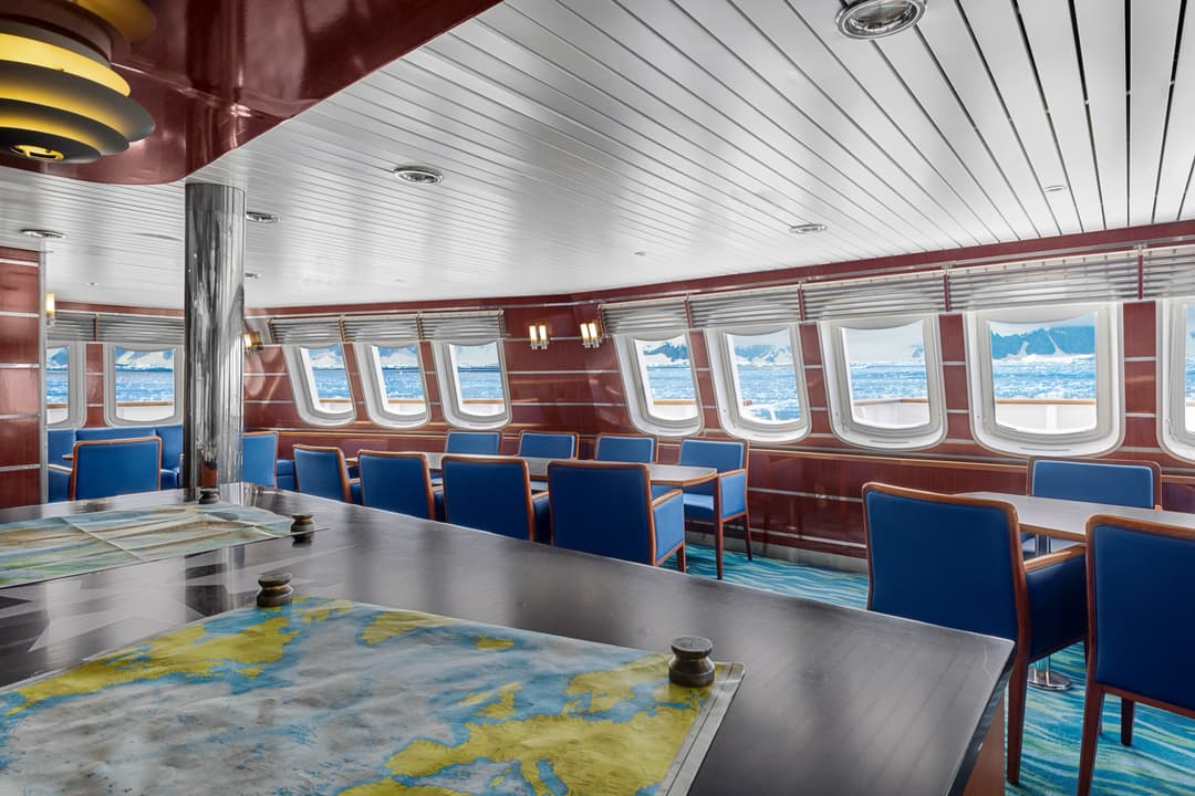 Ng Le Ng Explorer Chart Room ©Lindblad Expeditions Douglas Scaletta