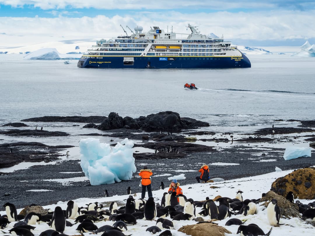 Ng Le Ng Resolution In Antarctica, Zodiacs ©Lindblad Expeditions Ralph Lee Hopkins 3