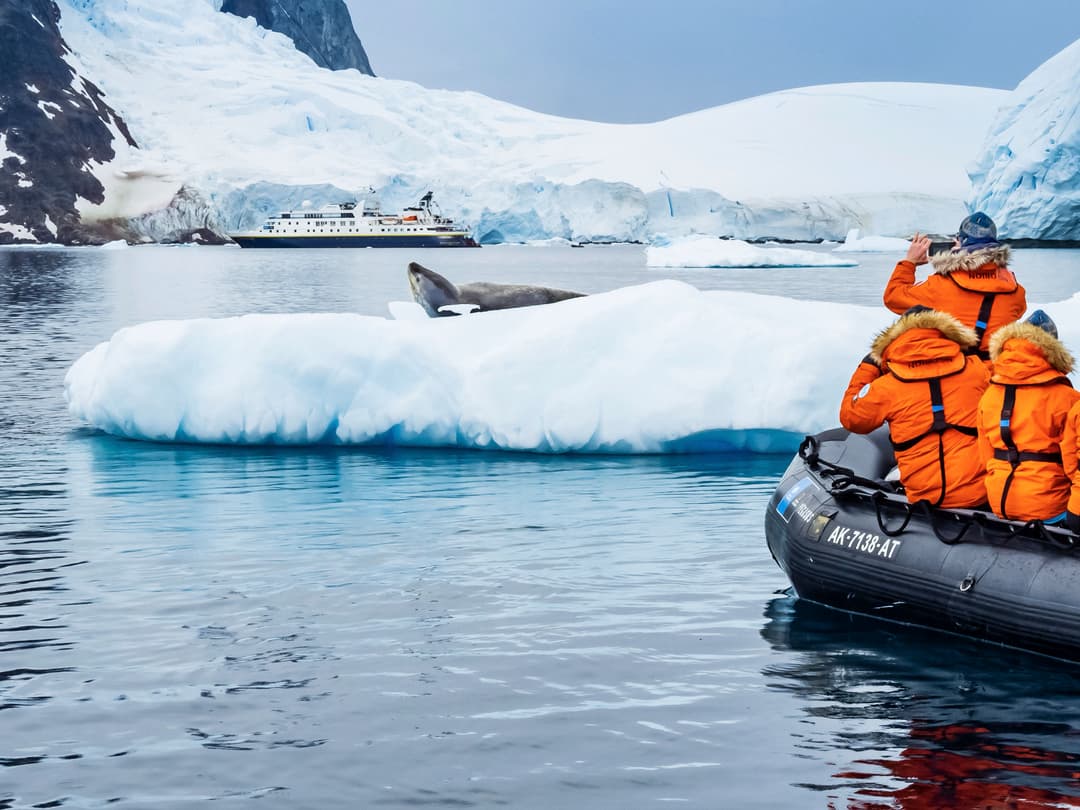 Ng Le Ng Orion Zodiacs ©Lindblad Expeditions Ralph Lee Hopkins