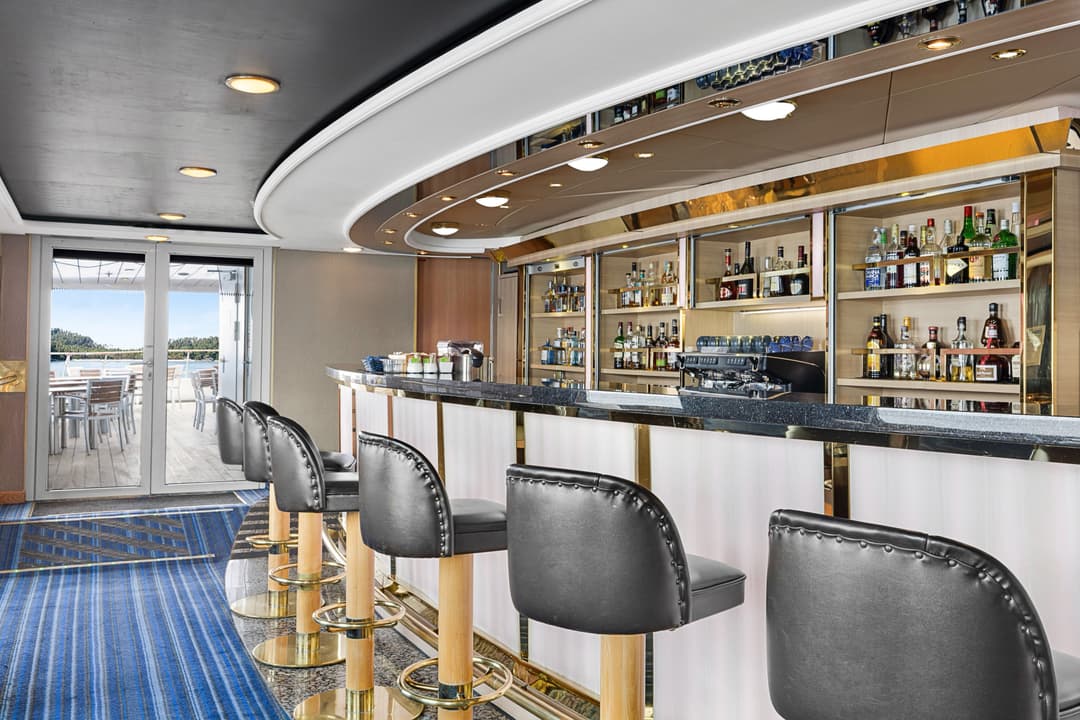 Ng Le Ng Orion Bar ©Lindblad Expeditions Douglas Scaletta 0