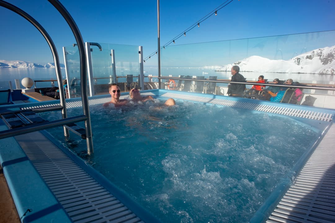 Hx Hurtigruten Expeditions, Ms Roald Amundsen, Hot Tub In Antarctica 1 ©Svai As
