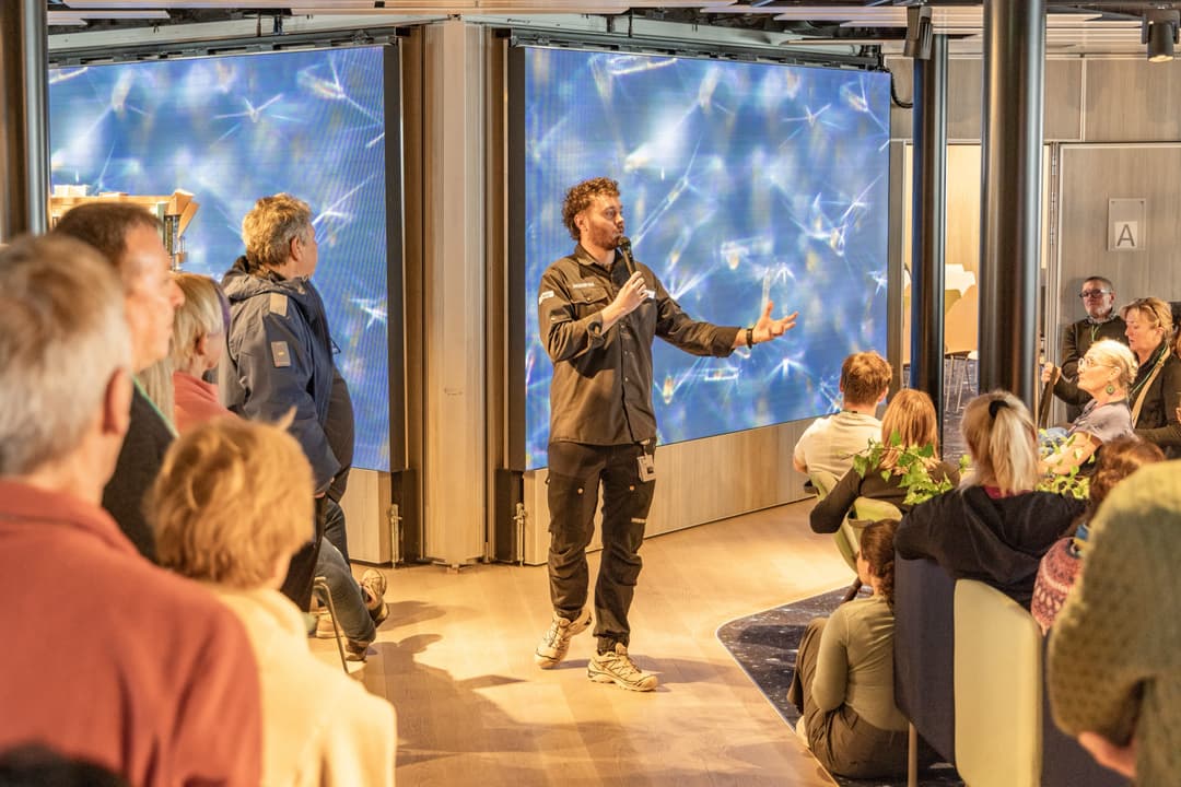 Hx Hurtigruten Expeditions, Ms Roald Amundsen, Lecture ©Ted Gatlin