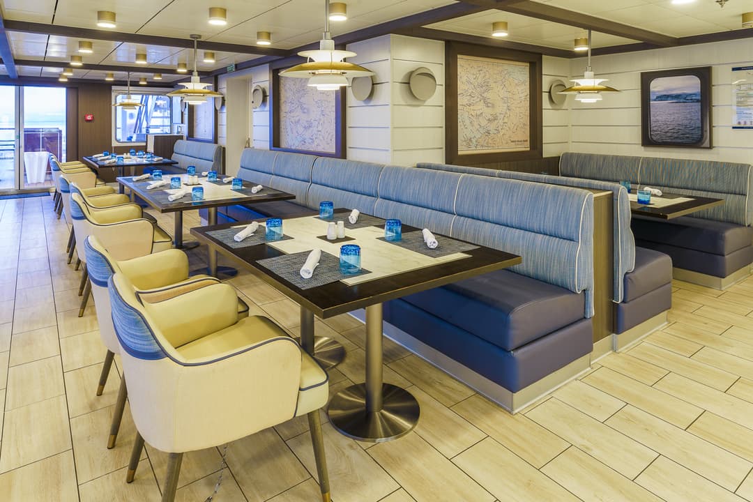 Quark Expeditions, Ocean Explorer Observation Bistro 2 ©Quark Expeditions
