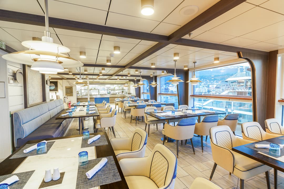 Quark Expeditions, Ocean Explorer Observation Bistro 1 ©Quark Expeditions