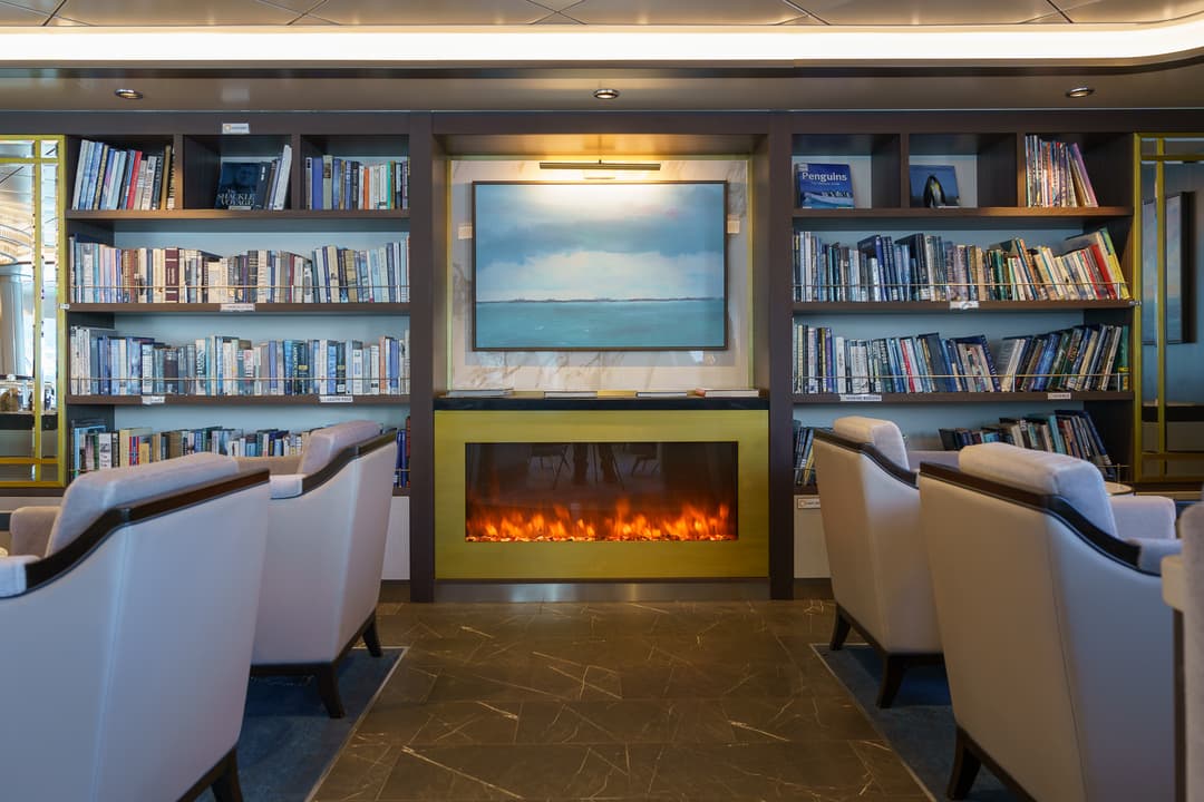 Quark Expeditions, Ocean Explorer The Discovery Library 1 ©Quark Expeditions