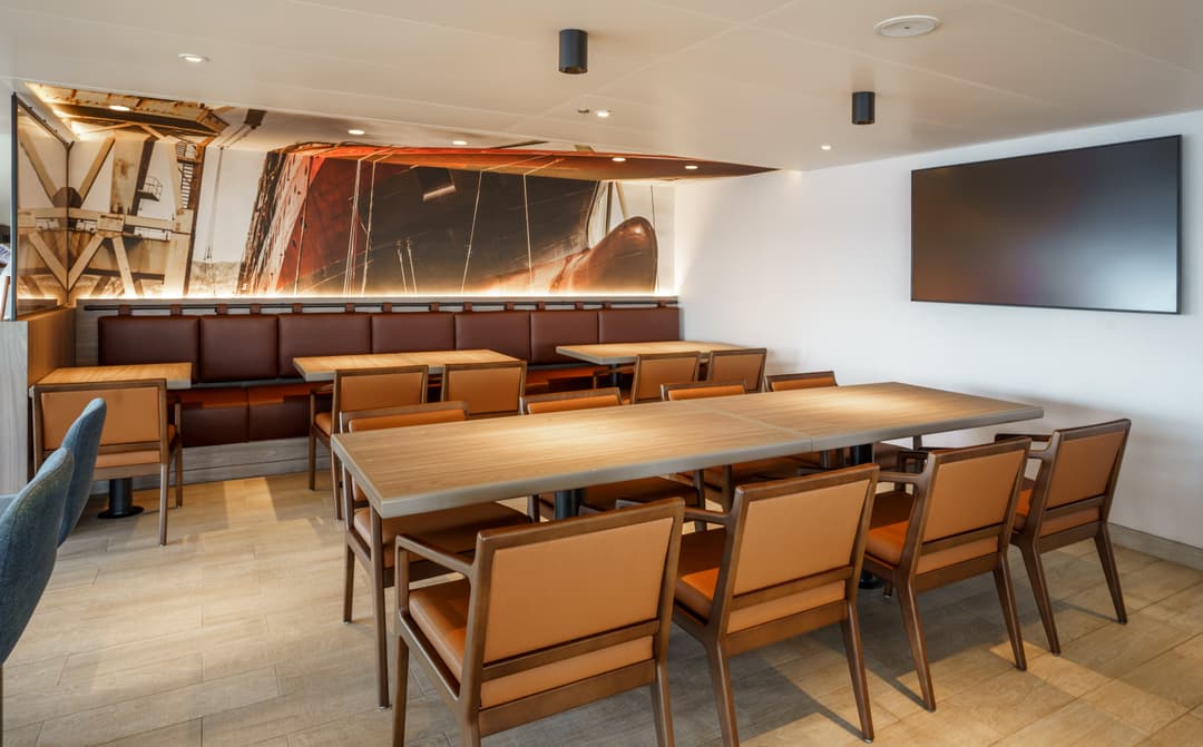 Quark Expeditions, Ultramarine Bistro 487 2 ©Quark Expeditions