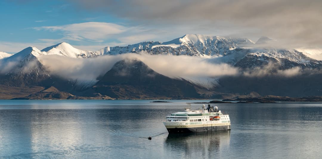 Hx Hurtigruten Expeditions Ms Fram Svalbard Texas Bar Exterior ©Yuri Choufour & Hx