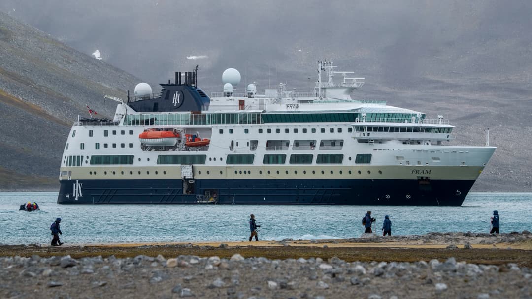 Hx Hurtigruten Expeditions Ms Fram Svalbard Magdalene Fjord Exterior 1 ©Yuri Choufour & Hx