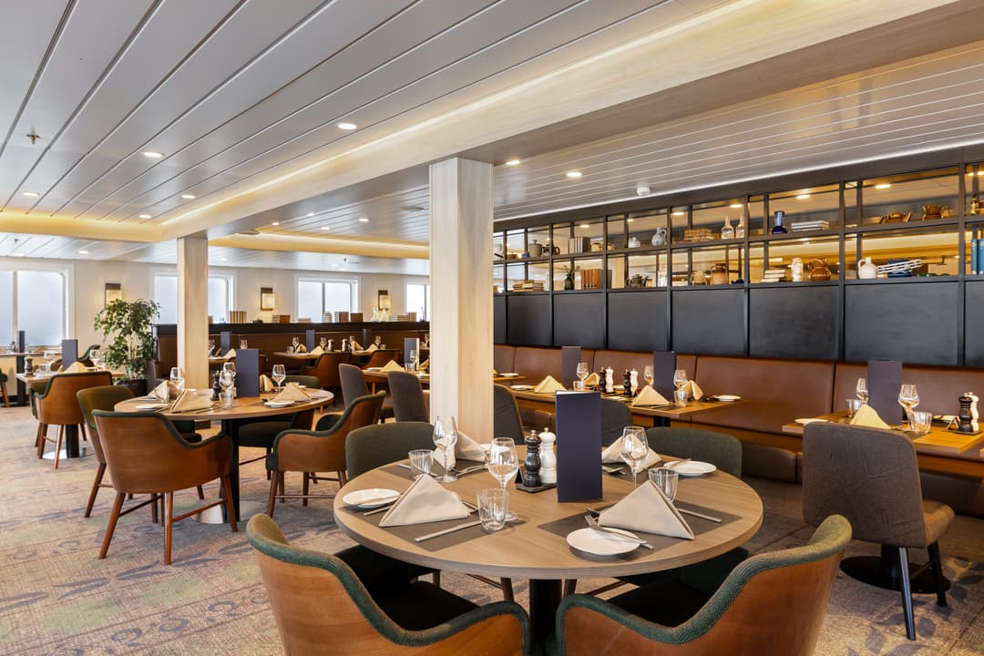 Hx Hurtigruten Expeditions Ms Spitsbergen Aune Restaurant 3 ©Espen Mills