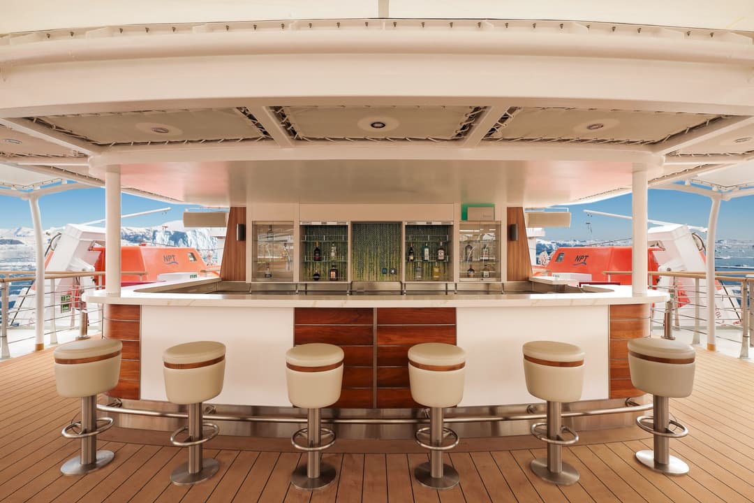 Ae Expeditions Douglas Mawson Pool Bar ©Ae Expeditions
