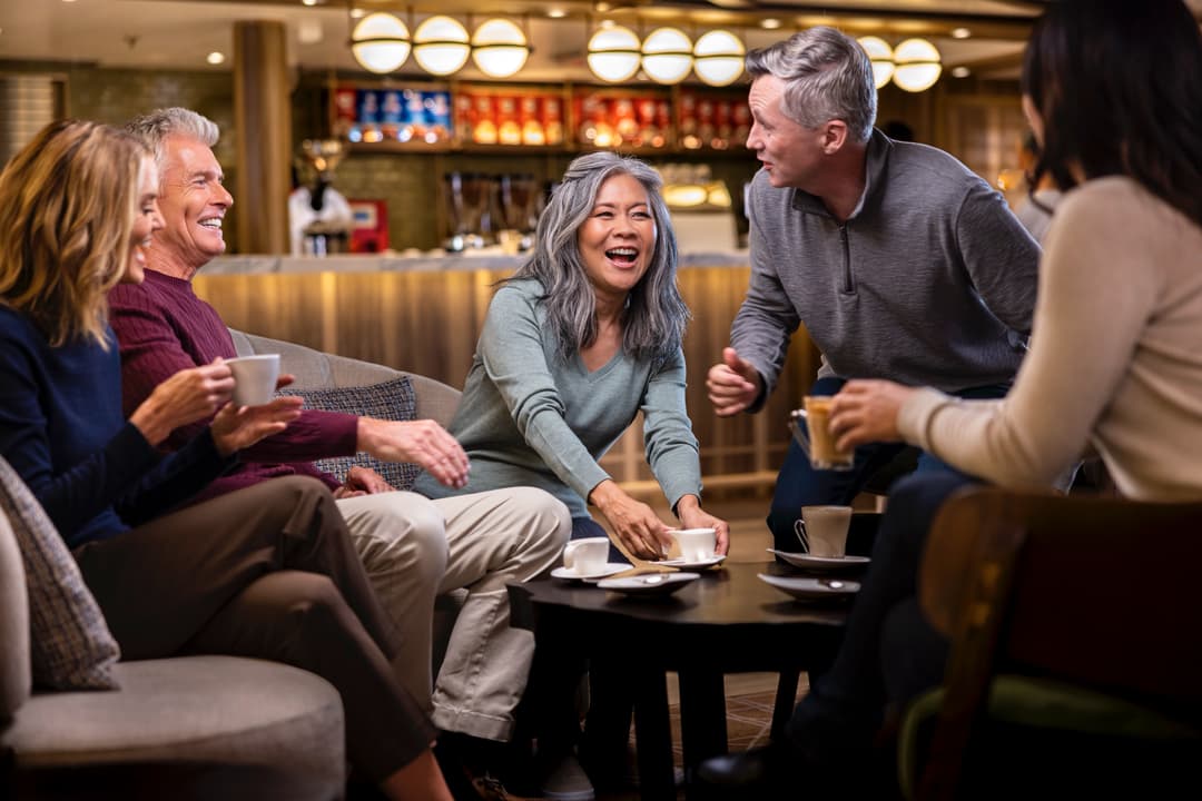 Seabourn Venture Seabourn Square Lifestyle ©Scott Martin
