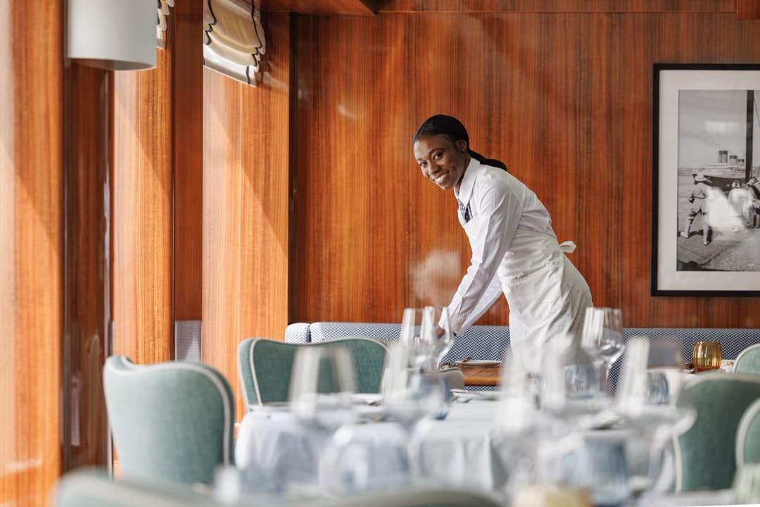 Atlas Ocean Voyages World Traveller Lisboa Crew Lifestyle 1 ©Atlas Ocean Voyages