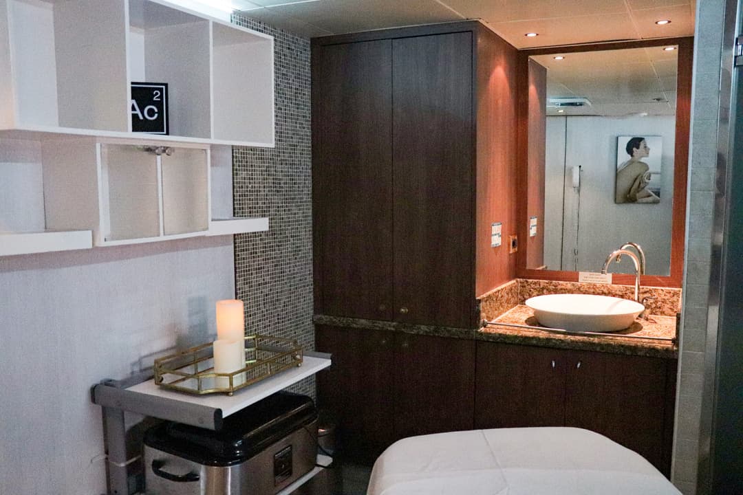 Polar Latitudes Expeditions Mv Discoverer Spa