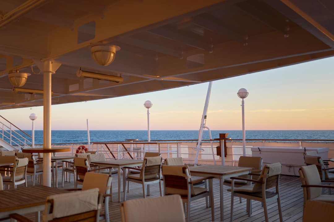 Heritage Expeditions Heritage Adventurer Bistro ©Heritage Expeditions