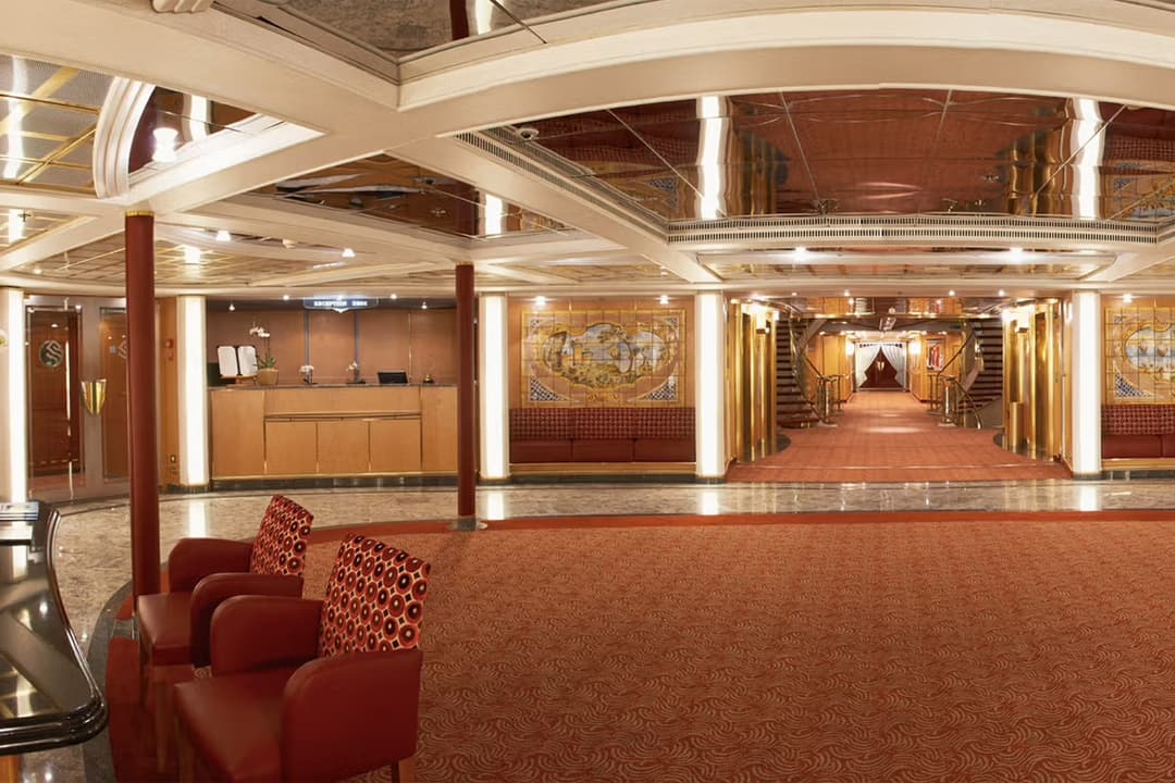 Silversea Cruises Silver Cloud Reception 1 ©Silversea Cruises Ltd