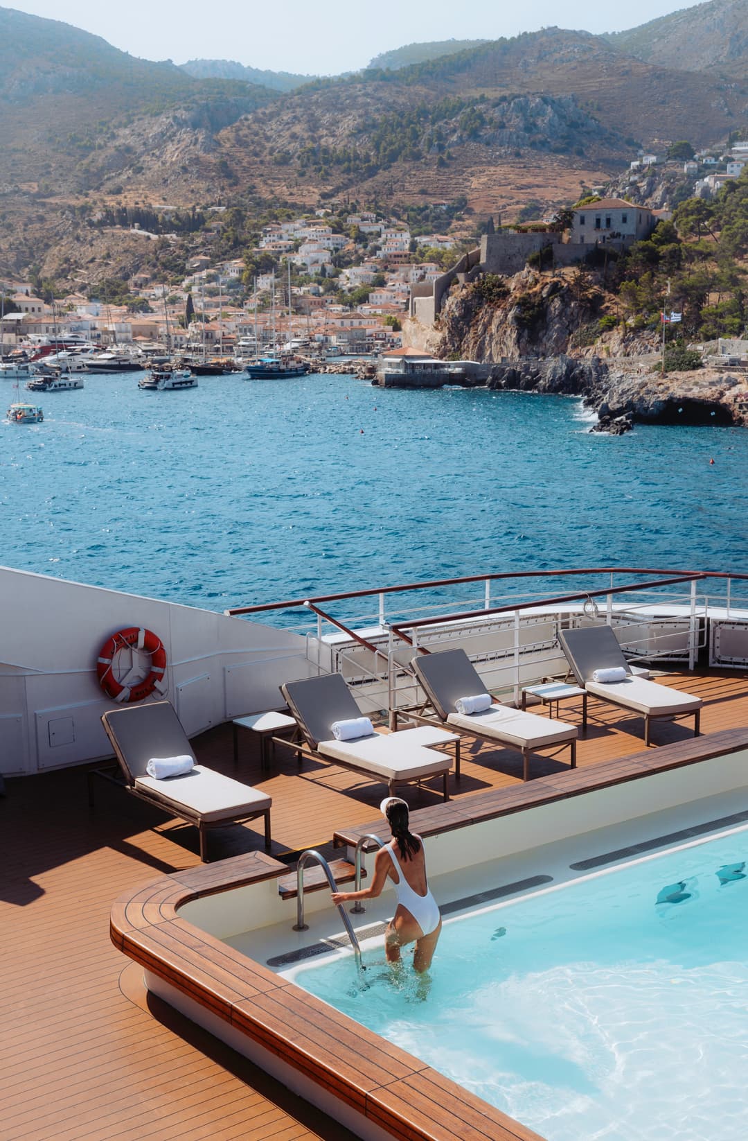Le Soleal Swimming Pool And Deck ©Ponant Julien Fabro