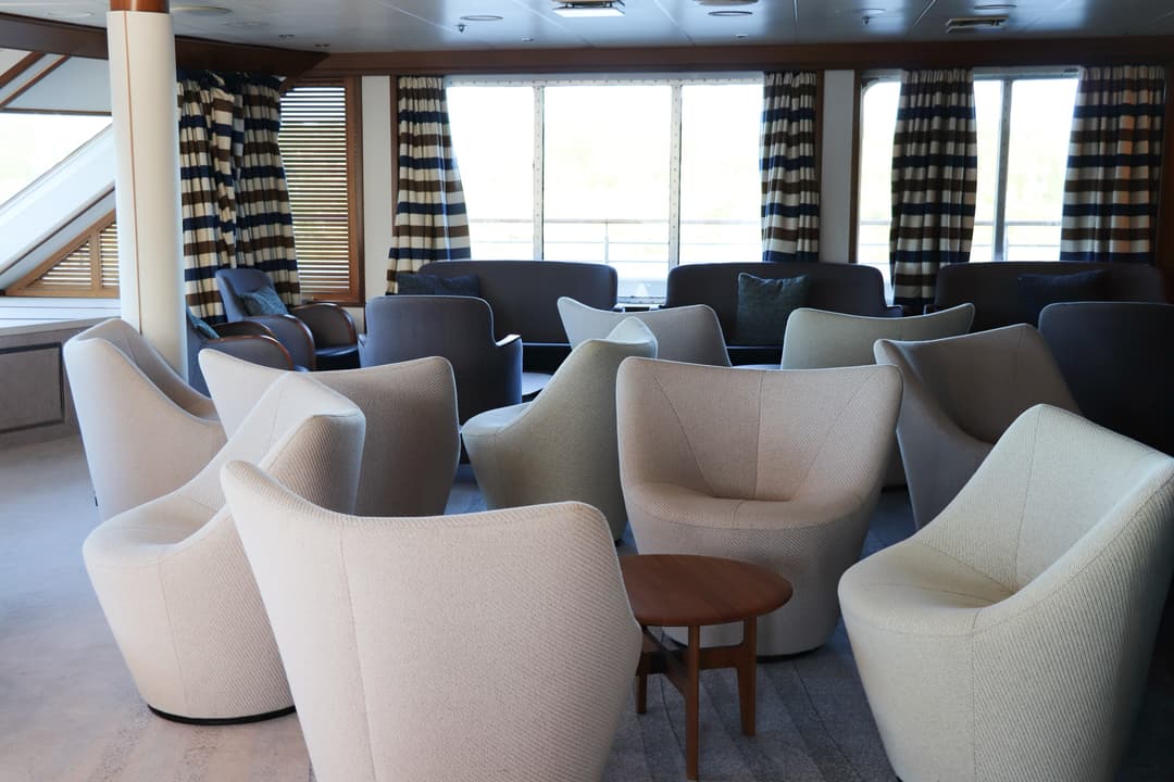 Polar Latitudes Expeditions Mv Discoverer Observation Lounge 4
