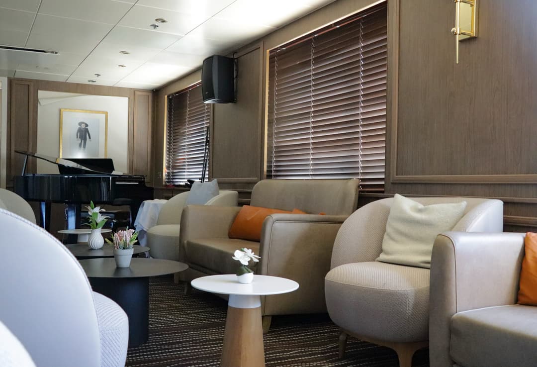 Polar Latitudes Expeditions Mv Discoverer Main Lounge & Bar 1