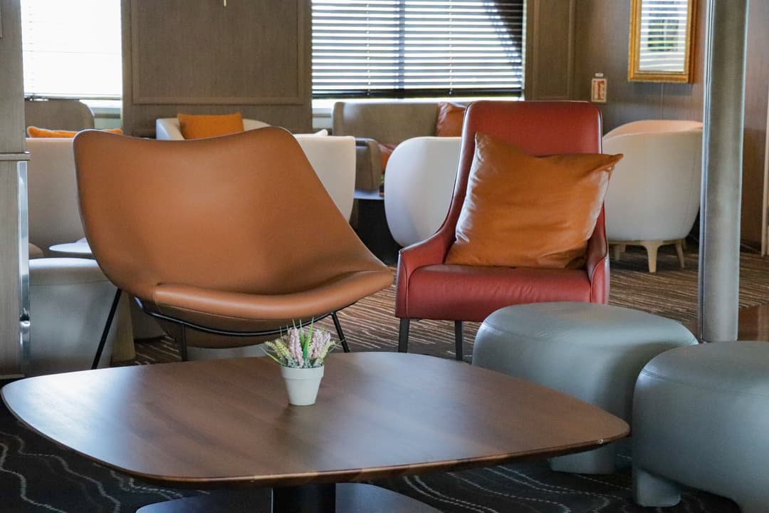 Polar Latitudes Expeditions Mv Discoverer Main Lounge & Bar 11