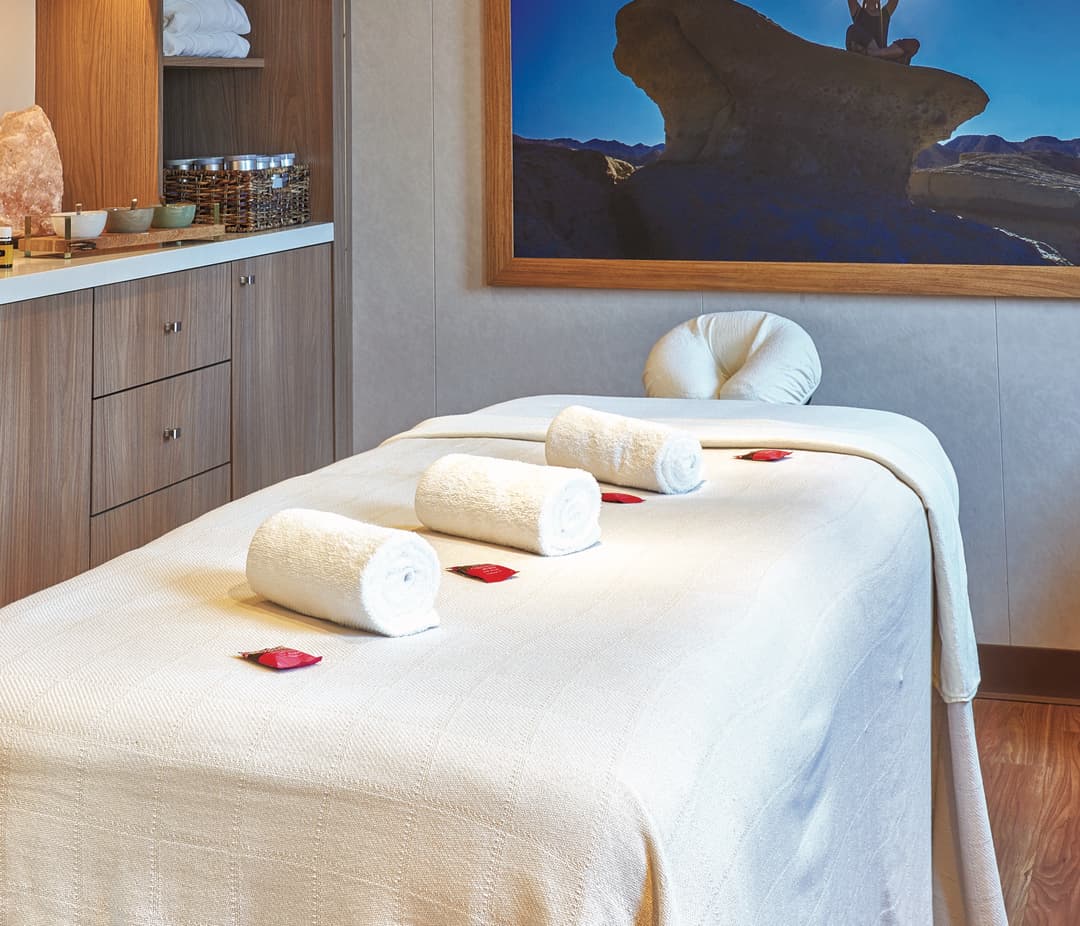 Ng Le Ng Venture Spa Interior ©Marco Ricca & Lindblad Expeditions