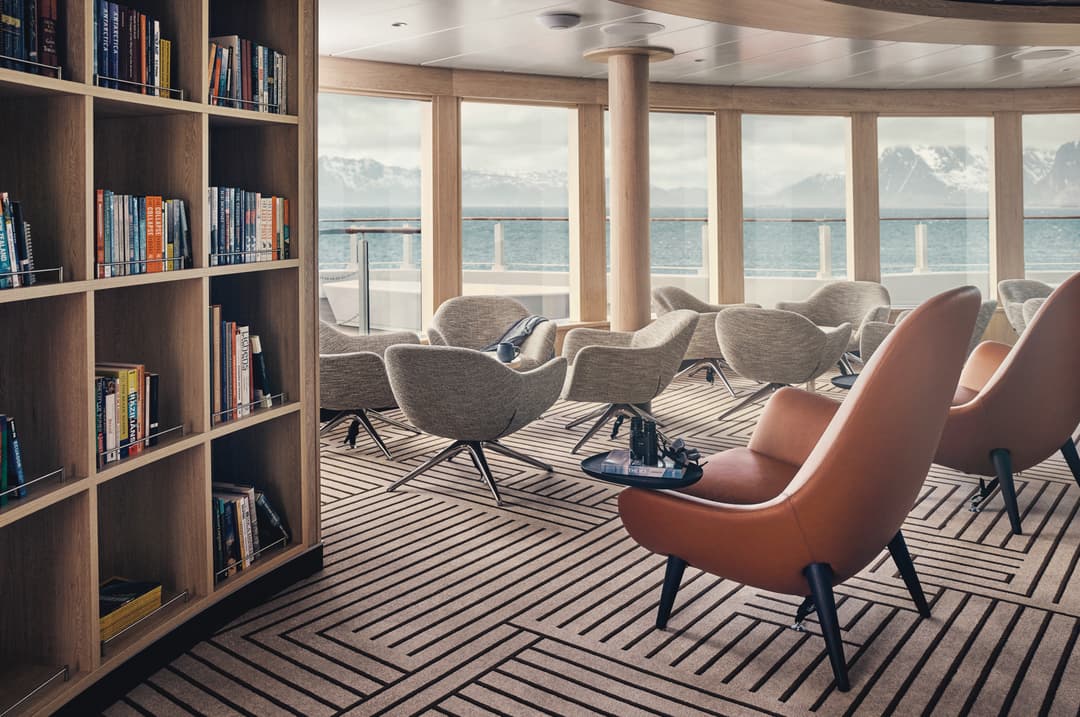 Ng Le Ng Endurance Library Interior ©Oivind Haug & Lindblad Expeditions