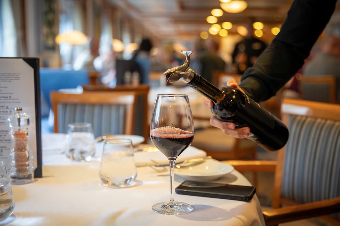 Ng Lindblad Expeditions National Geographic Orion Restaurant 6