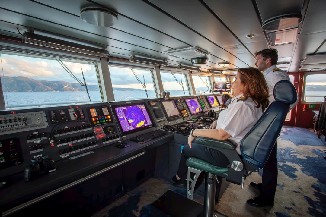 Ng Lindblad Expeditions National Geographic Orion Bridge 2