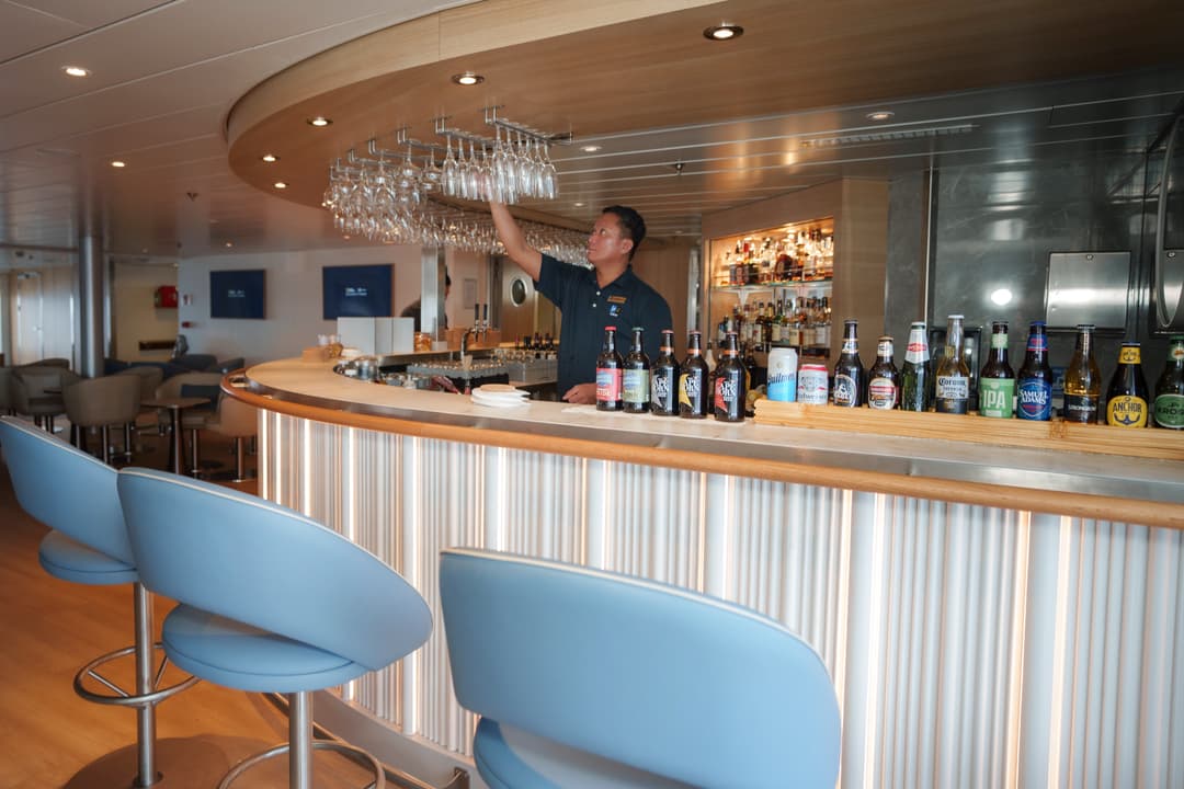 Ng Lindblad Expeditions National Geographic Explorer Lounge & Bar 5
