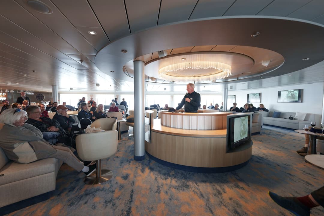 Ng Lindblad Expeditions National Geographic Explorer Lounge & Bar 3