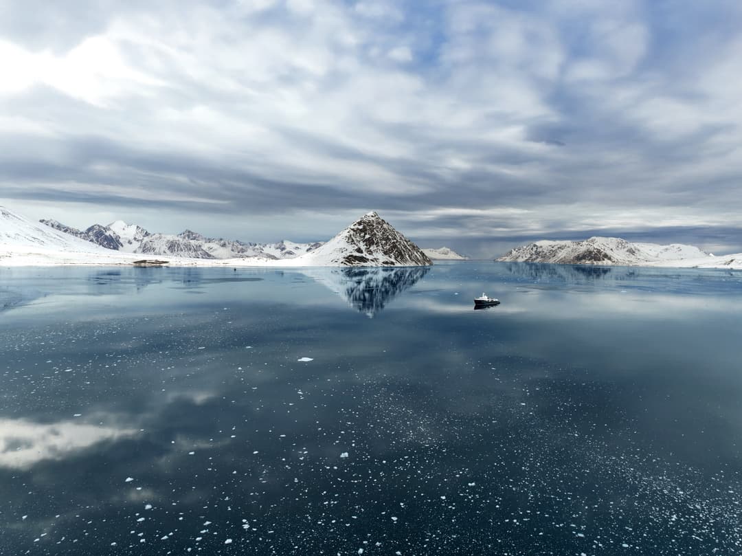 Aqua Lares Exterior Arctic ©Aqua Expeditions 4