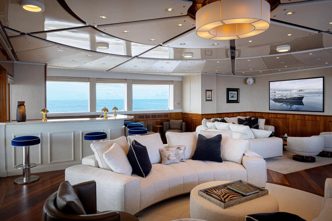 Aqua Lares Indoor Lounge ©Aqua Expeditions 6
